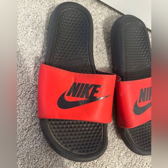 Nike Toddler Benassi Red Black Slip On Sport Sandal Slides Size 6Y - Picture 2 of 7